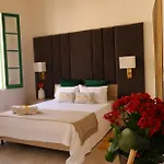 Sengleana - Bright Terraced House By The Marina, With Lift - Optional Guided Tours & Spa Services Сенглея