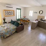 Sengleana - Bright Terraced House By The Marina, With Lift - Optional Guided Tours & Spa Services Сенглея