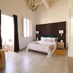 Sengleana - Bright Terraced House By The Marina, With Lift - Optional Guided Tours & Spa Services