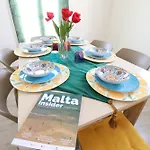 Дом отдыха Sengleana - Bright Terraced House By The Marina, With Lift - Optional Guided Tours & Spa Services