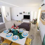 Sengleana - Bright Terraced House By The Marina, With Lift - Optional Guided Tours & Spa Services
