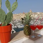 Sengleana - Bright Terraced House By The Marina, With Lift - Optional Guided Tours & Spa Services * Сенглея