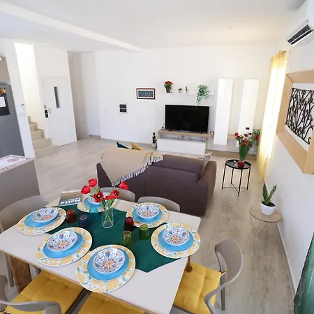 Sengleana - Bright Terraced House By The Marina, With Lift - Optional Guided Tours & Spa Services