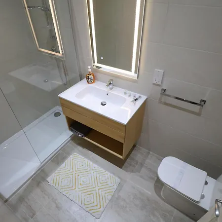 Hébergement de vacances Sengleana - Bright Terraced House By The Marina, With Lift - Optional Guided Tours & Spa Services Isla