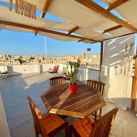 Sengleana - Bright Terraced House By The Marina, With Lift - Optional Guided Tours & Spa Services *