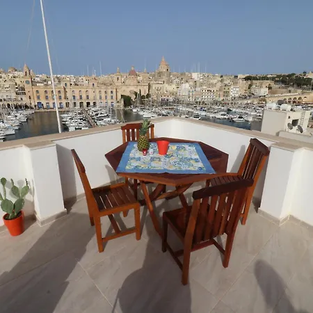Holiday home Sengleana - Bright Terraced House By The Marina, With Lift - Optional Guided Tours & Spa Services Senglea