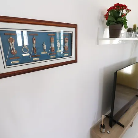 Hébergement de vacances Sengleana - Bright Terraced House By The Marina, With Lift - Optional Guided Tours & Spa Services *