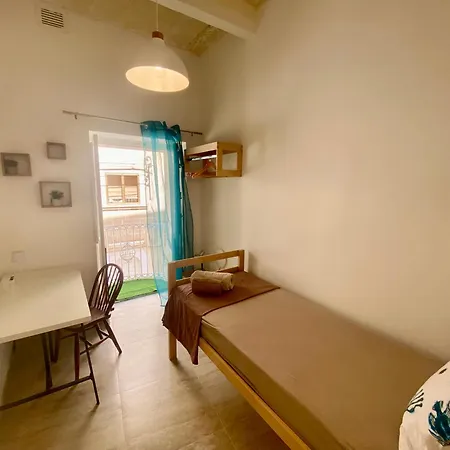 Hébergement de vacances Sengleana - Bright Terraced House By The Marina, With Lift - Optional Guided Tours & Spa Services Isla