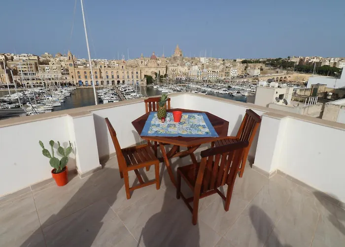 Holiday home Sengleana - Bright Terraced House By The Marina, With Lift - Optional Guided Tours & Spa Services Senglea