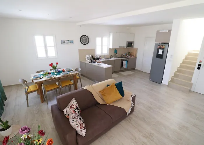 Sengleana - Bright Terraced House By The Marina, With Lift - Optional Guided Tours & Spa Services Holiday home *