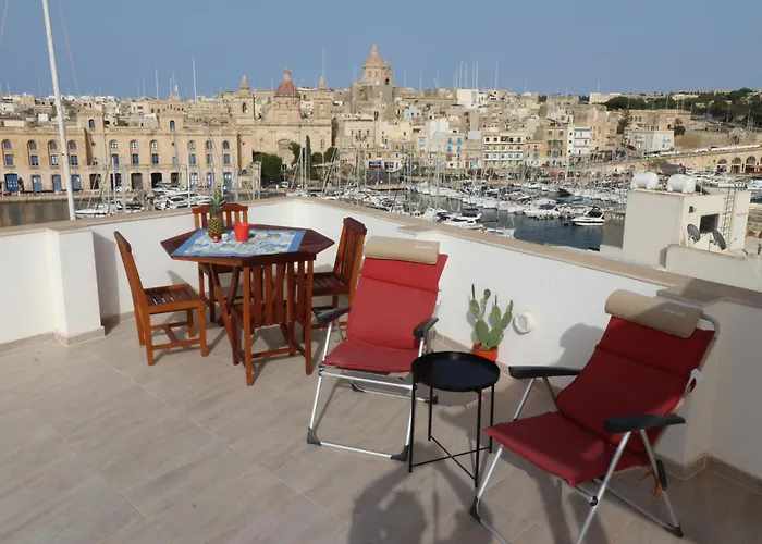 Holiday home Sengleana - Bright Terraced House By The Marina, With Lift - Optional Guided Tours & Spa Services Senglea