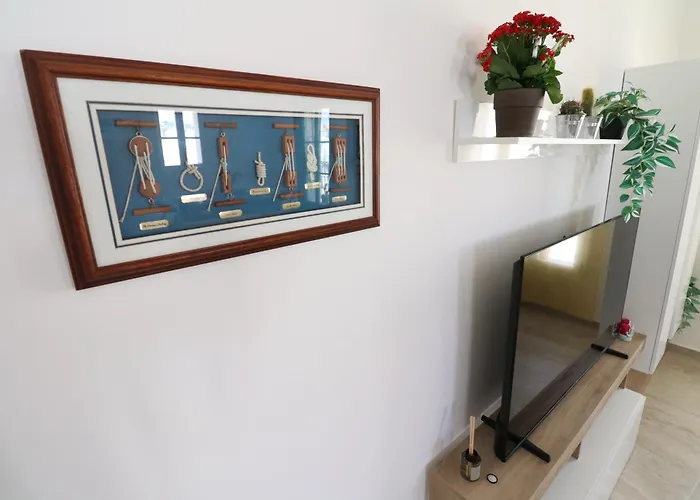 Holiday home Sengleana - Bright Terraced House By The Marina, With Lift - Optional Guided Tours & Spa Services *