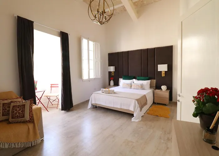 Sengleana - Bright Terraced House By The Marina, With Lift - Optional Guided Tours & Spa Services