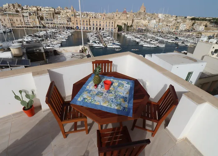 Sengleana - Bright Terraced House By The Marina, With Lift - Optional Guided Tours & Spa Services Nyaraló