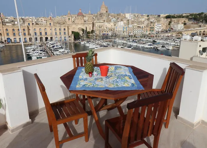 Holiday home Sengleana - Bright Terraced House By The Marina, With Lift - Optional Guided Tours & Spa Services Senglea