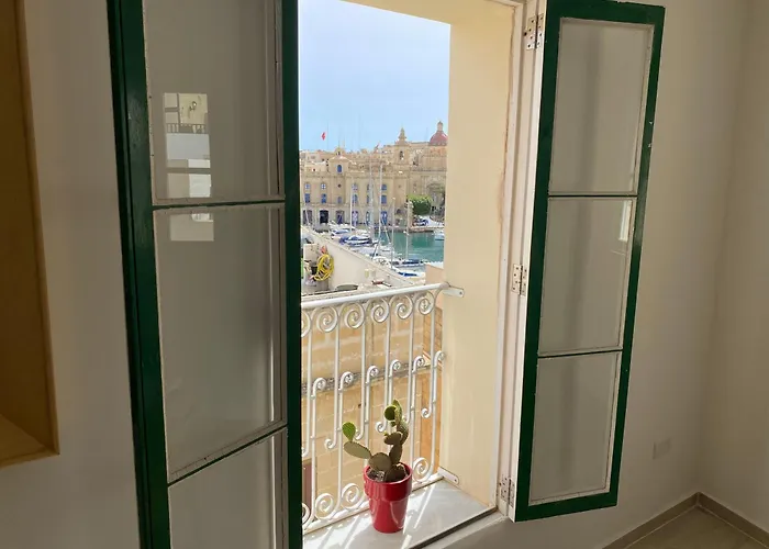 Nyaraló Sengleana - Bright Terraced House By The Marina, With Lift - Optional Guided Tours & Spa Services *