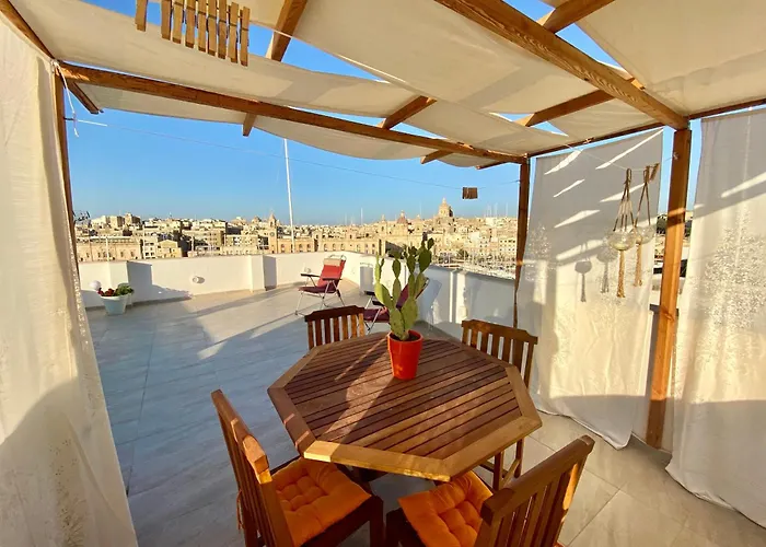 Sengleana - Bright Terraced House By The Marina, With Lift - Optional Guided Tours & Spa Services *